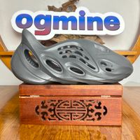 [Colors_26] Onyx Sandals