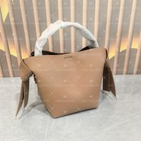 Pic 24-Small-Brown