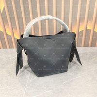Pic 16-Small-Black