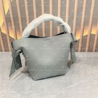 Pic 18-Small-Grey