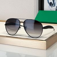 Black frame Gradient grey lens