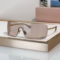 Gold-light tea lens