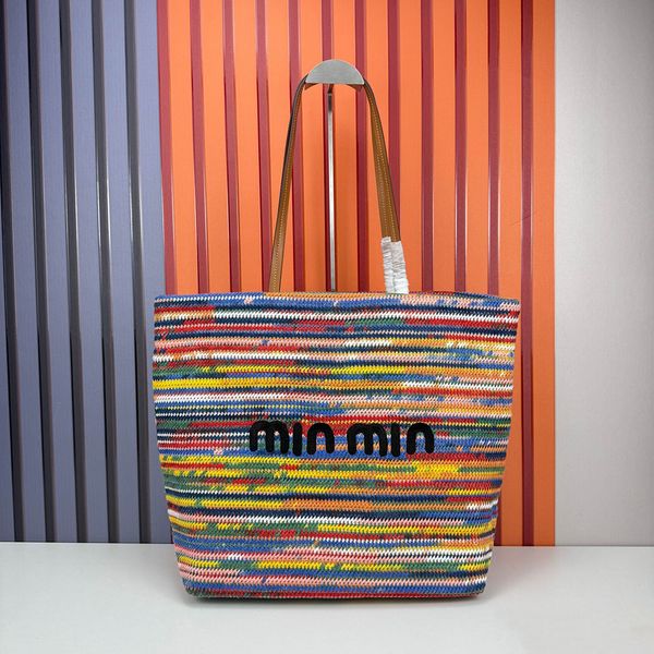 Luxury Designer Bag Woven Raffia Beach Bag Intricate Crochet Stitch and Textured Weave Detail Premium Straw Tote for Summer Vacation Beach Tote