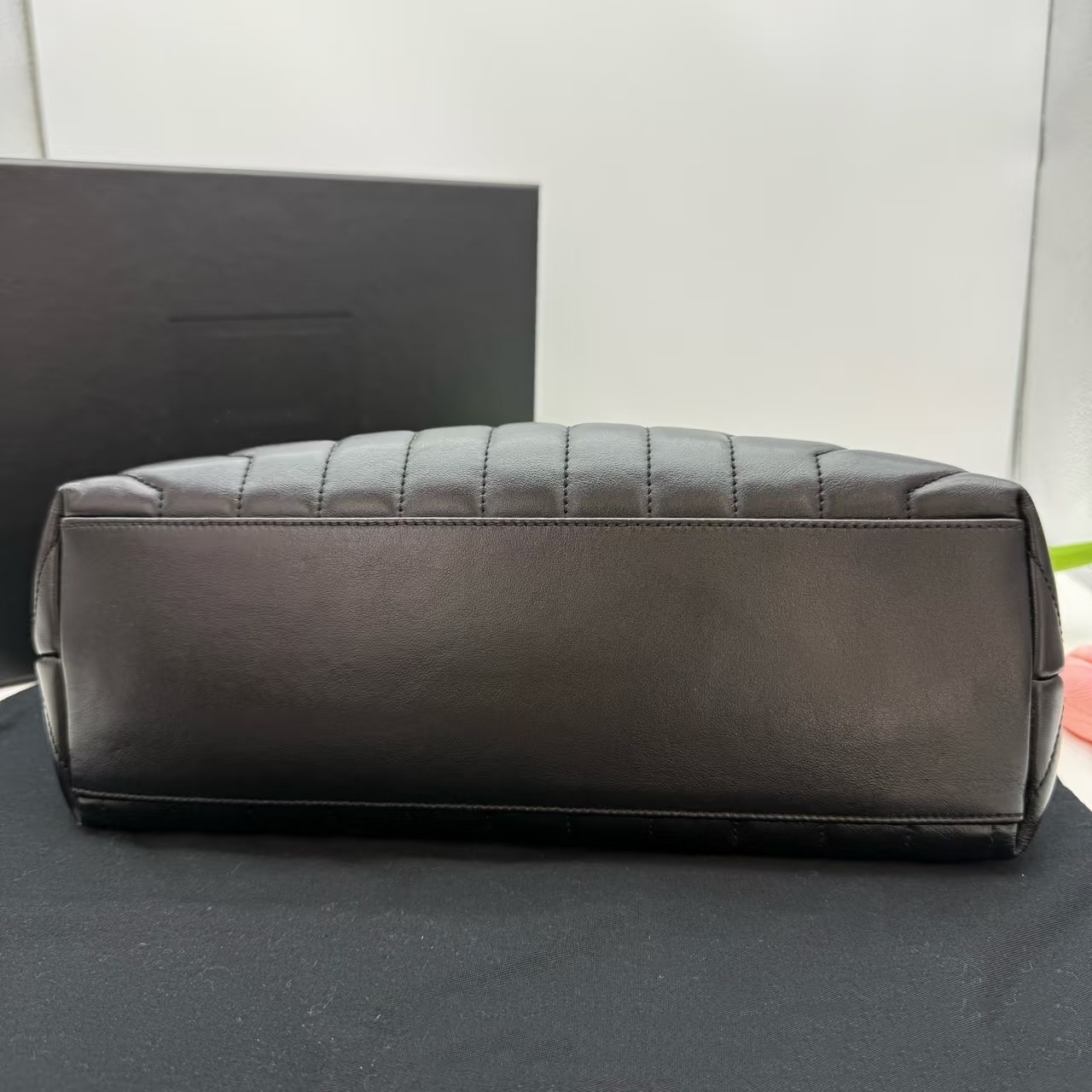 Bag Closure Detail